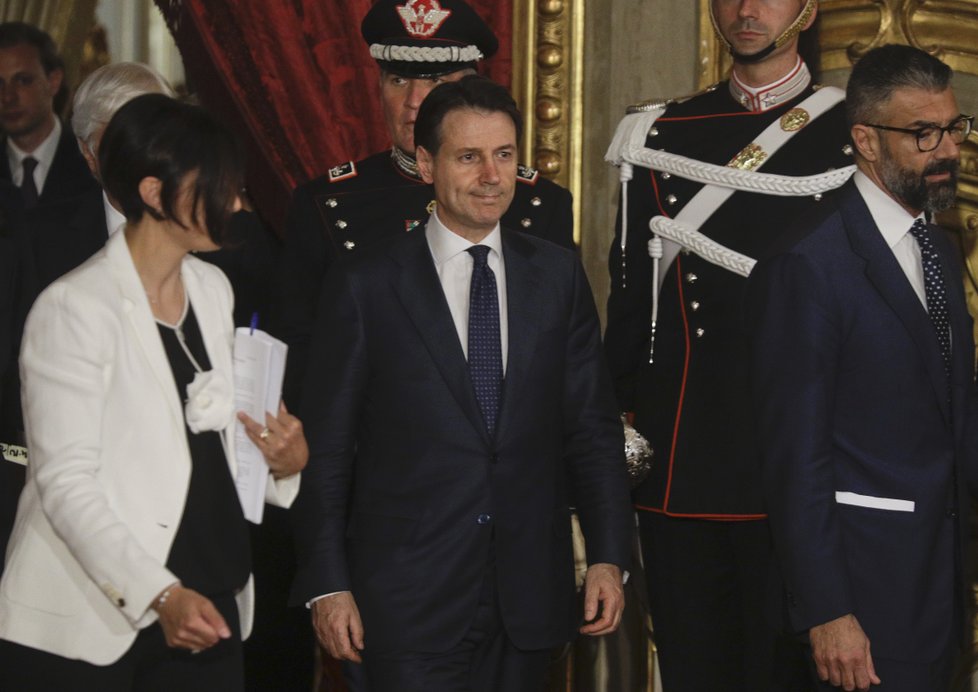 Italský premiér Giuseppe Conte při skládání přísahy