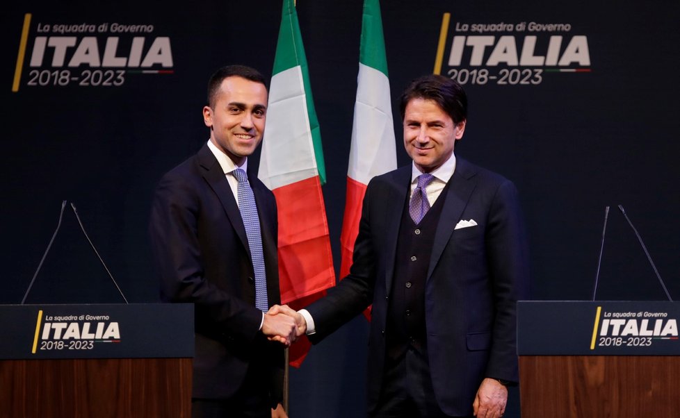 Italský vicepremiér Luigi Di Maio, jehož setkání s francouzskými žlutými vestami spor vygradovalo, na facebooku zopakoval a obhajoval své pozice