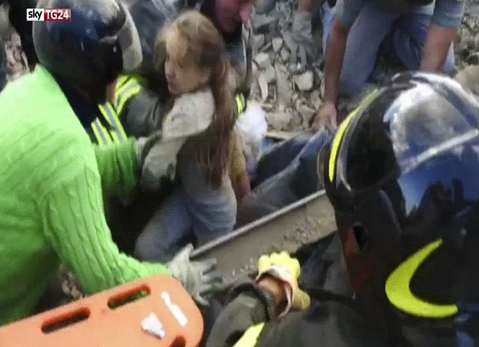 Dívka zraněná při zemětřesení v Itálii neutrpěla žádná vážná zranění.