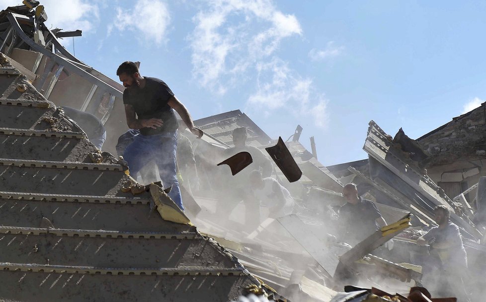 Na konci srpna v Itálii zemřelo po zemětřesení téměř 300 lidí.