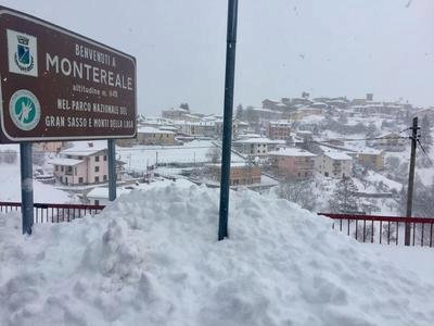 Sněhová lavina zasypala vesnice v Itálii. Způsobilo ji silné zemětřesení.