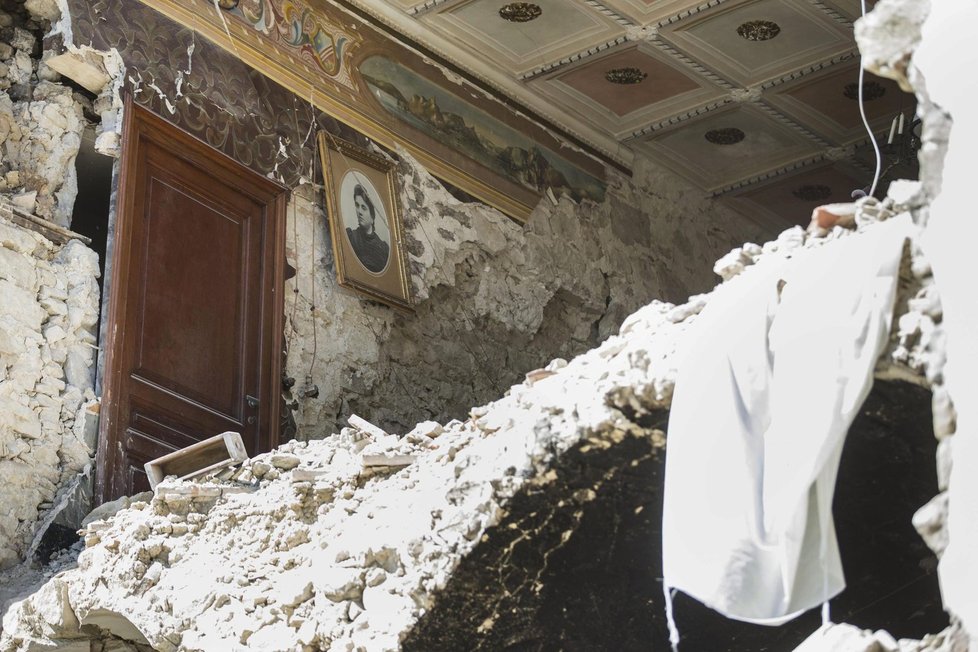 Dvě italská zemětřesení způsobila chaos. Desítky zraněných.