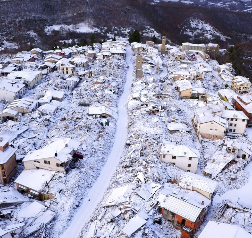 Střední Itálii postihlo zemětřesení.