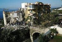 Na jihu Itálie se zřítil dům: Pohřešuje se až osm lidí