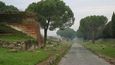 Via Appia původně vedla do italského města Capua v Kampánii, asi 25 km severně od Neapole. Postupně byla rozšířena k městům Bevento, Taranto, a posléze až k Brindisi.