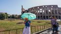 Vlna veder znepříjemňuje turistům prohlídku Itálie.