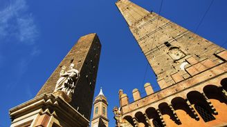 Boloňské věže: Dominanty italského města vděčí za svůj vznik dvěma znepřáteleným rodům 