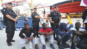 Migranti snažící se překonat Středozemní moře směrem do Evropy