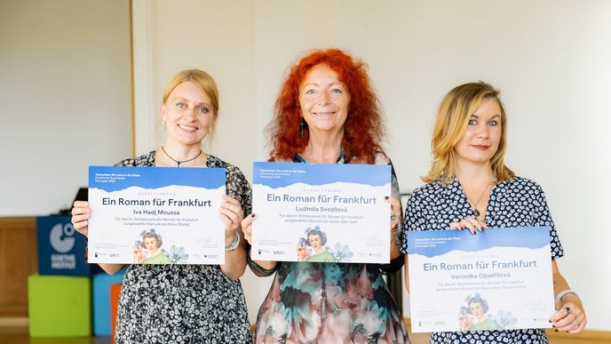 Iva Hadj Moussa s černohumorným románem Krávy, Veronika Opatřilová s křehkým románovým příběhem Barva duše a Ludmila Svozilová s psychologickým románem Jezero zvítězily v soutěži Román pro Frankfurt Iva Hadj Moussa s černohumorným románem Krávy, Veronika Opatřilová s křehkým románovým příběhem Barva duše a Ludmila Svozilová s psychologickým románem Jezero zvítězily v soutěži Román pro Frankfurt