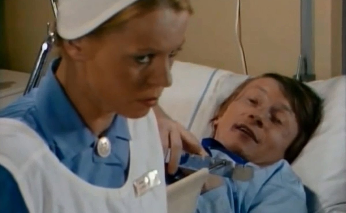 1977 V seriálu Nemocnice na kraji města byl pacientem Dvořák a ošetřovatelkou Janžurová.