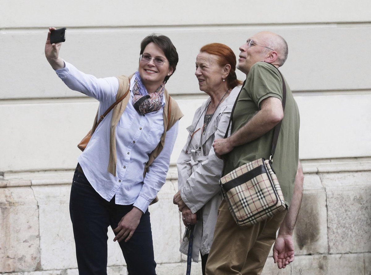 Herečku zmerčili kolemjdoucí a osmělili se požádat o selfie. To s Ivou Janžurovou je nad všechny památky.