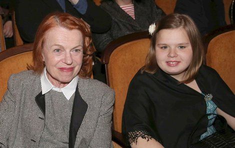Iva Janžurová s vnučkou Adinou, budoucí herečkou?!