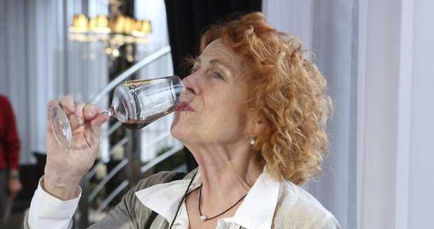 Iva Janžurová má ráda víno.