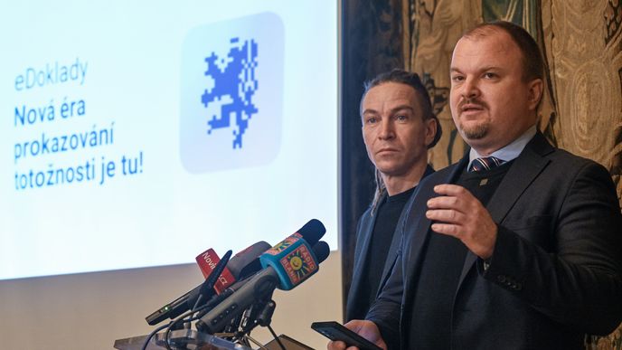 Ivan Bartoš (Piráti) na tiskové konferenci - představení aplikace eDoklady (22. 1. 2024)
