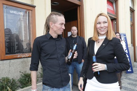 Šéf Pirátů Ivan Bartoš s manželkou Lydií Frankou Bartošovou
