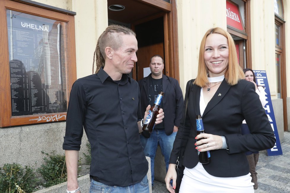 Šéf Pirátů Ivan Bartoš s manželkou Lydií Franka Bartošovou