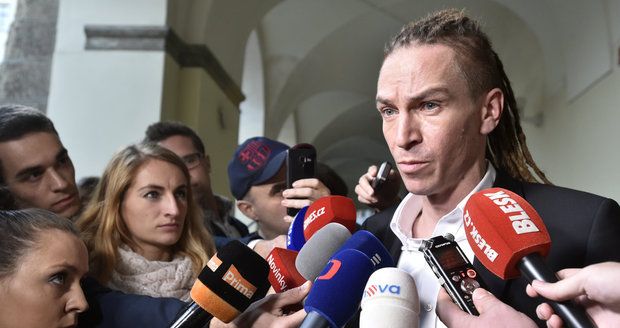 Bartoš: „V hospodě lidi nenabíráme.“ Na Piráty čeká 174 milionů korun, zájemci se hrnou