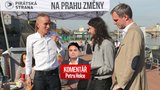 Komentář: Pusťte nás na to a bude z toho „tunel“. Piráty potápí jejich pokrytectví i arogance