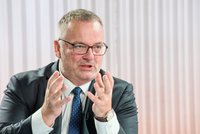 Ministr dopravy v Hráčích: Řidičák by sebral Turkovi i druhému řidiči a chce exemplární tresty