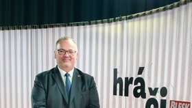 V Hráčích vysvětloval svá rozhodnutí i plány ministr dopravy Ivan Bendárik (nestr. za SPD), mluvilo se o ceně dálničních známek, slevách na jízdném, autonomních vozidlech i nehodě Filipa Turka.