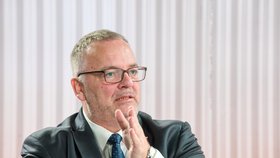 V Hráčích vysvětloval svá rozhodnutí i plány ministr dopravy Ivan Bendárik (nestr. za SPD), mluvilo se o ceně dálničních známek, slevách na jízdném, autonomních vozidlech i nehodě Filipa Turka.