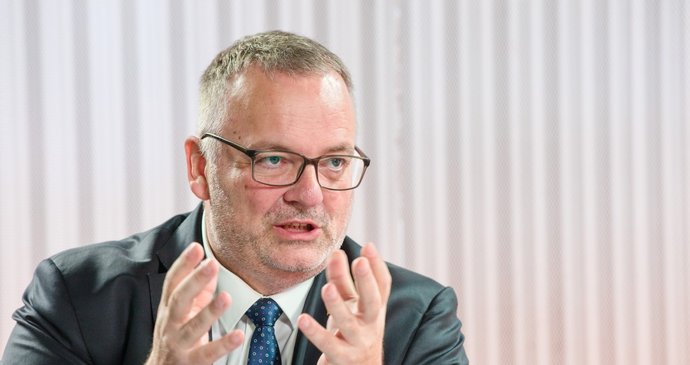 V Hráčích vysvětloval svá rozhodnutí i plány ministr dopravy Ivan Bendárik (nestr. za SPD), mluvilo se o ceně dálničních známek, slevách na jízdném, autonomních vozidlech i nehodě Filipa Turka.