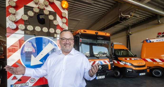 Ministr dopravy Ivan Bednárik (za SPD)