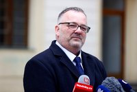 Jsou v havarijním stavu, na opravy nebude: Bednárik zařízl peníze na krajské silnice, hejtmani zuří!