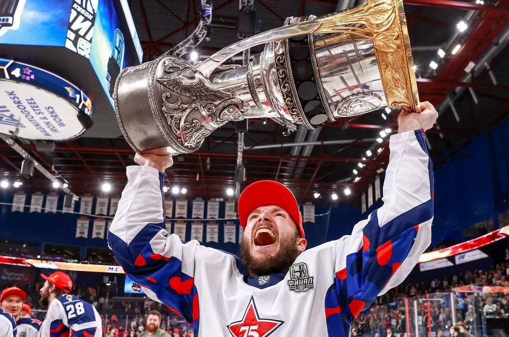 NHL nebo KHL? Ivan Fedotov uvízl mezi dvěma ligami!