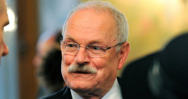 Bývalý slovenský prezident je nemocnici! Gašparoviče hospitalizovali na onkologii