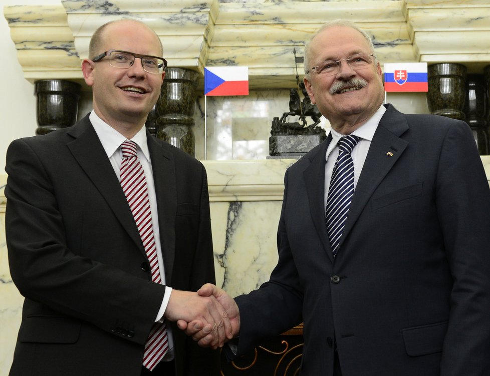 Český premiér Sobotka vyrazil se slovenským prezidentem Gašparovičem na pracovní oběd.