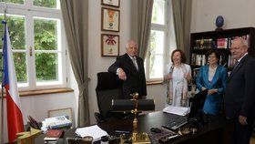 Václav Klaus přivítal manželku Livii a slovenský prezidentský pár ve svém Institutu