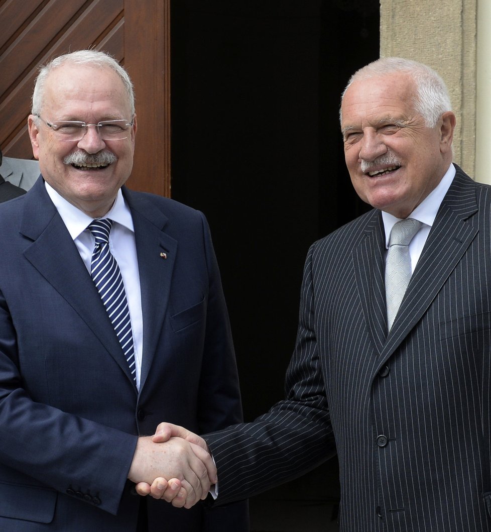 Ivan Gašparovič a Václav Klaus při shledání v Institut V. Klause