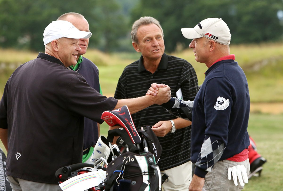 Arabové - Fotbalový trenér Ivan Hašek (48) ukončil angažmá v Saúdské Arábii. „Golf jsem tam hrál jen jednou. Holt to nejsou Spojené arabské emiráty,“ postěžoval si. Kolega Karel Jarolím (55) se jen smál. Trénuje právě v Emirátech...