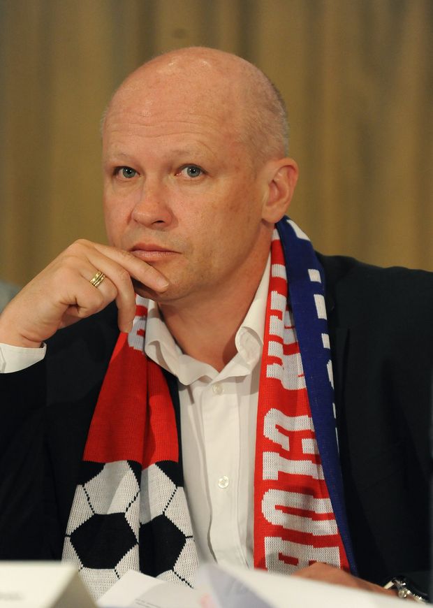 Ivan Hašek podle Sportu zvažuje rezignaci na post předsedy ČMFS. Ivan Hašek podle Sportu zvažuje rezignaci na post předsedy ČMFS.
