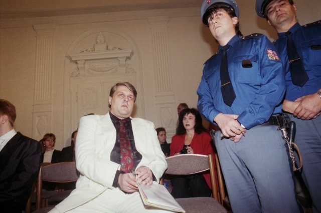 Ivan Jonák před soudem v roce 2001.