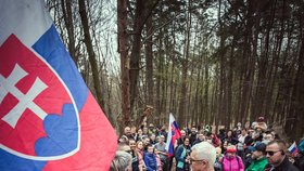 Finále kampaně: Korčok s podporovateli vystoupal na Štefánikovu mohylu (30.3.2024).