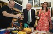 Felix Slováček a Lucie Gelemová na křtu kalendáře Ivana Krále Felix Slováček a Lucie Gelemová na křtu kalendáře Ivana Krále