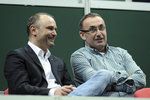 Exministr vnitra Ivan Langer a podnikatel Ivan Kyselý společně na tribuně při tenisovém utkání