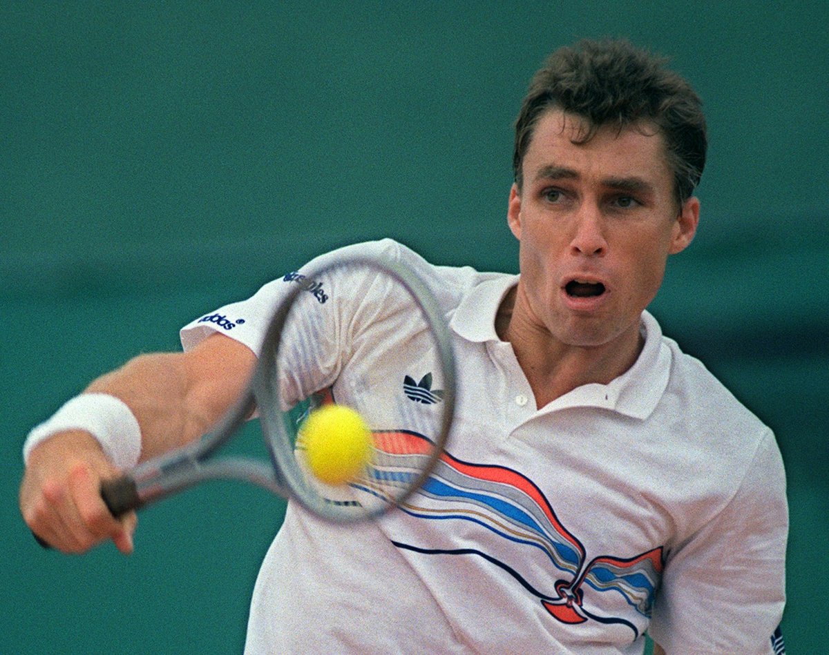 1987 - V semiﬁnále French Open v Paříži.
