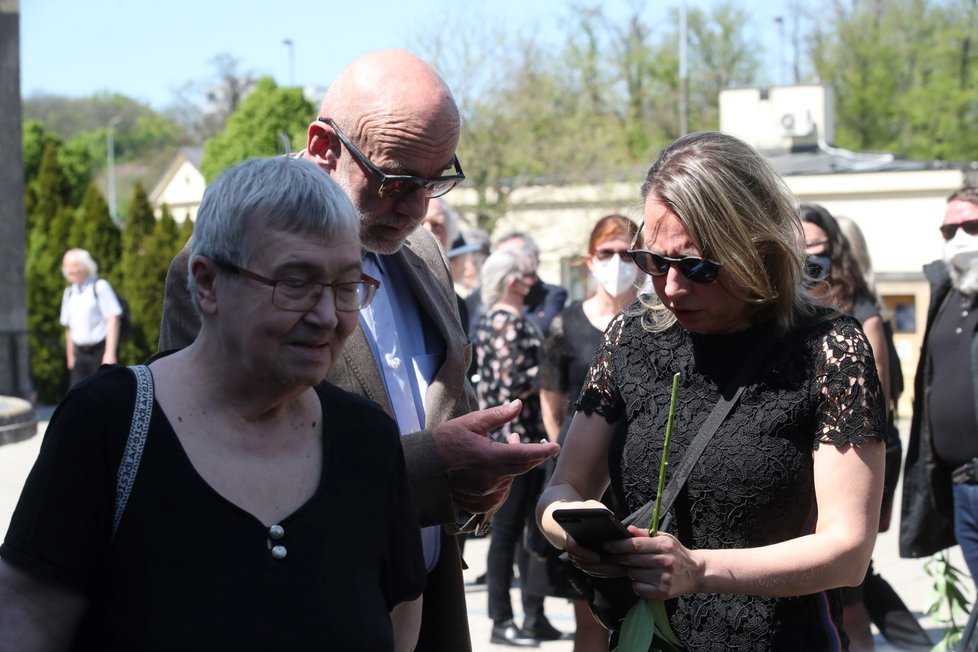 Jan Ruml a Kateřina Bursíková Jacques na pohřbu Ivana M. Havla.