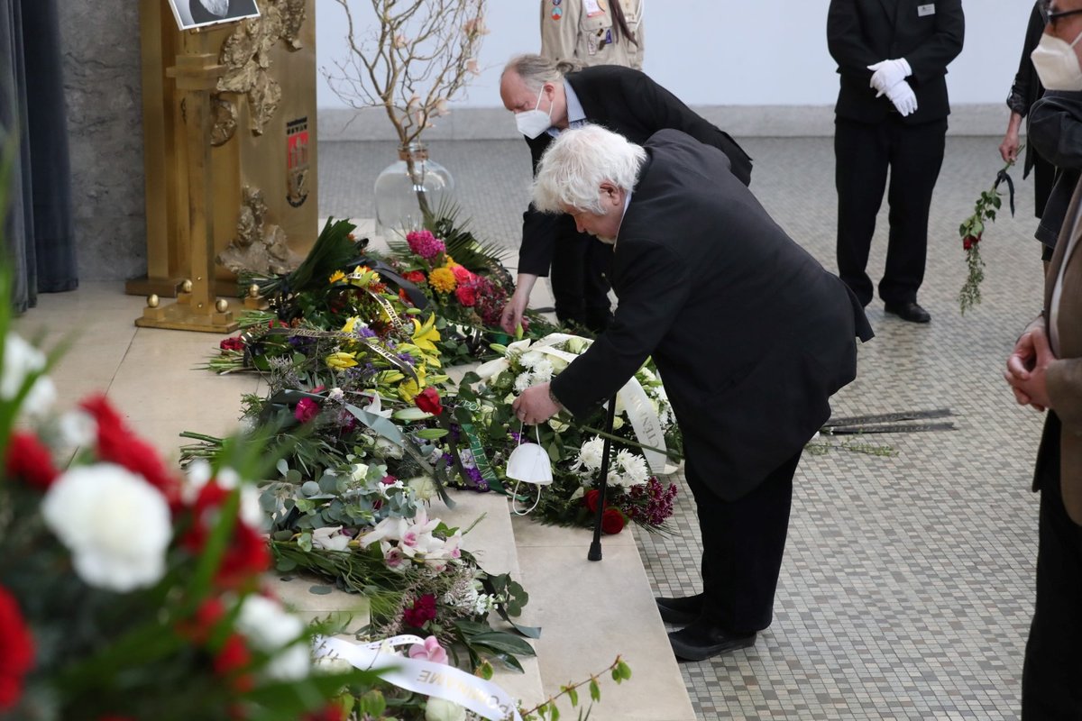 Poslední rozloučení s Ivanem M. Havlem v pražských Strašnicích.