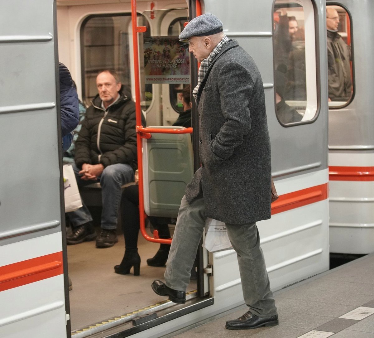Ivan Mládek cestoval metrem. 