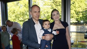 Exministr Pilip se pochlubil novým přírůstkem do rodiny.