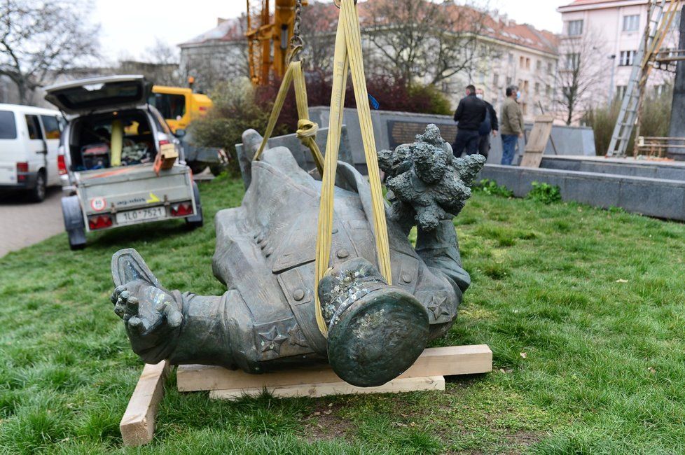 Socha maršála Koněva byla z náměstí Interbrigády odstraněna v dubnu. Od té doby se zatím stále pátrá po jejím dalším využití. Muzeum paměti XX. století by ji rádo vidělo v jedné ze svých budoucích expozic. (ilustrační foto)