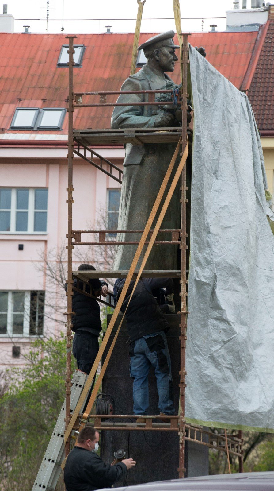 Socha maršála Koněva byla z náměstí Interbrigády odstraněna v dubnu. Od té doby se zatím stále pátrá po jejím dalším využití. Muzeum paměti XX. století by ji rádo vidělo v jedné ze svých budoucích expozic. (ilustrační foto)