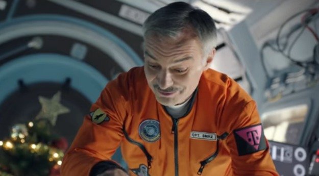 Ivan Trojan jako astronaut v reklamě na mobilního operátora