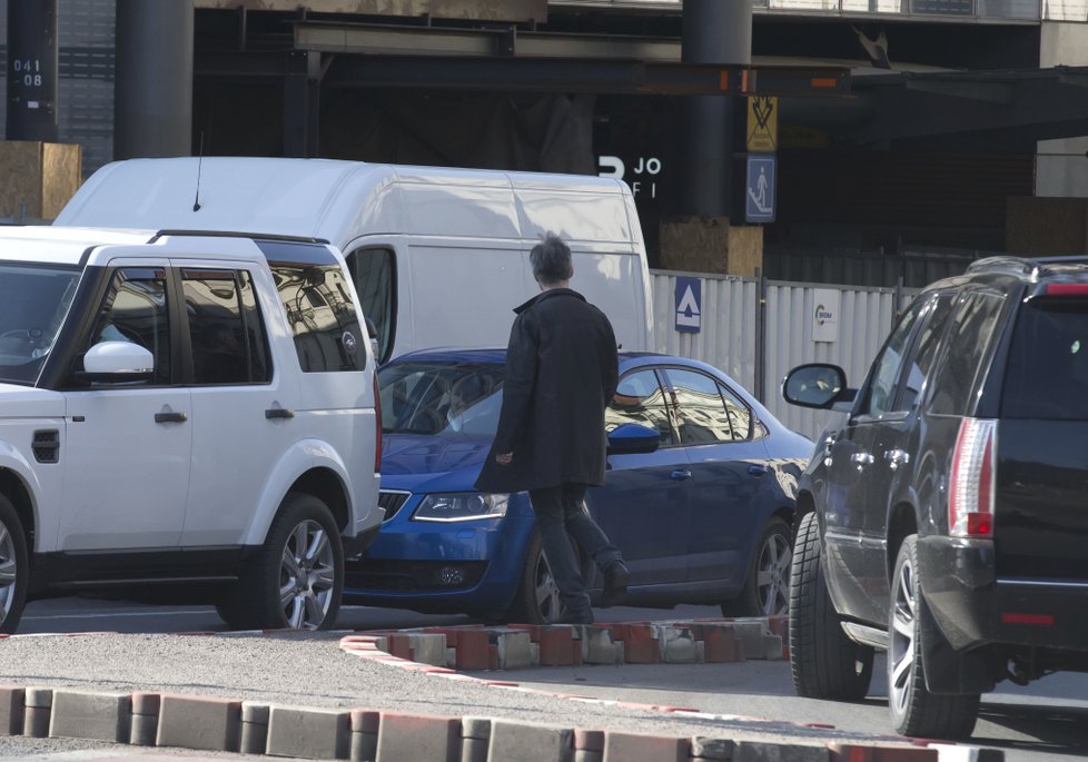 Ivan Trojan přebíhal nebezpečnou silnici