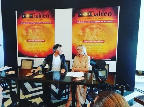 Janek Ledecký a Ivana Chýlková na tiskové konferenci k muzikálu Galileo