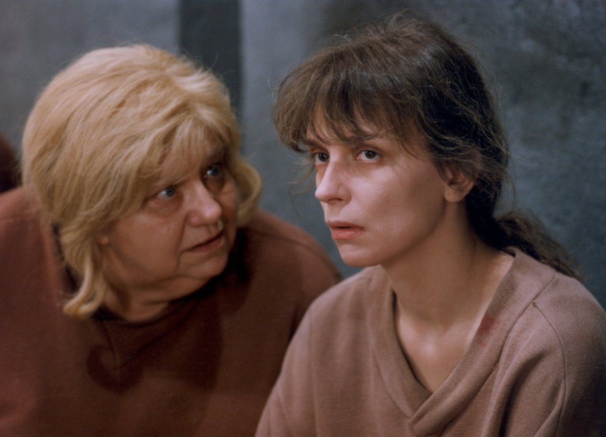 1992. S Helenou Růžičkovou jako disidentka Marta v seriálu Přítelkyně z domu smutku.